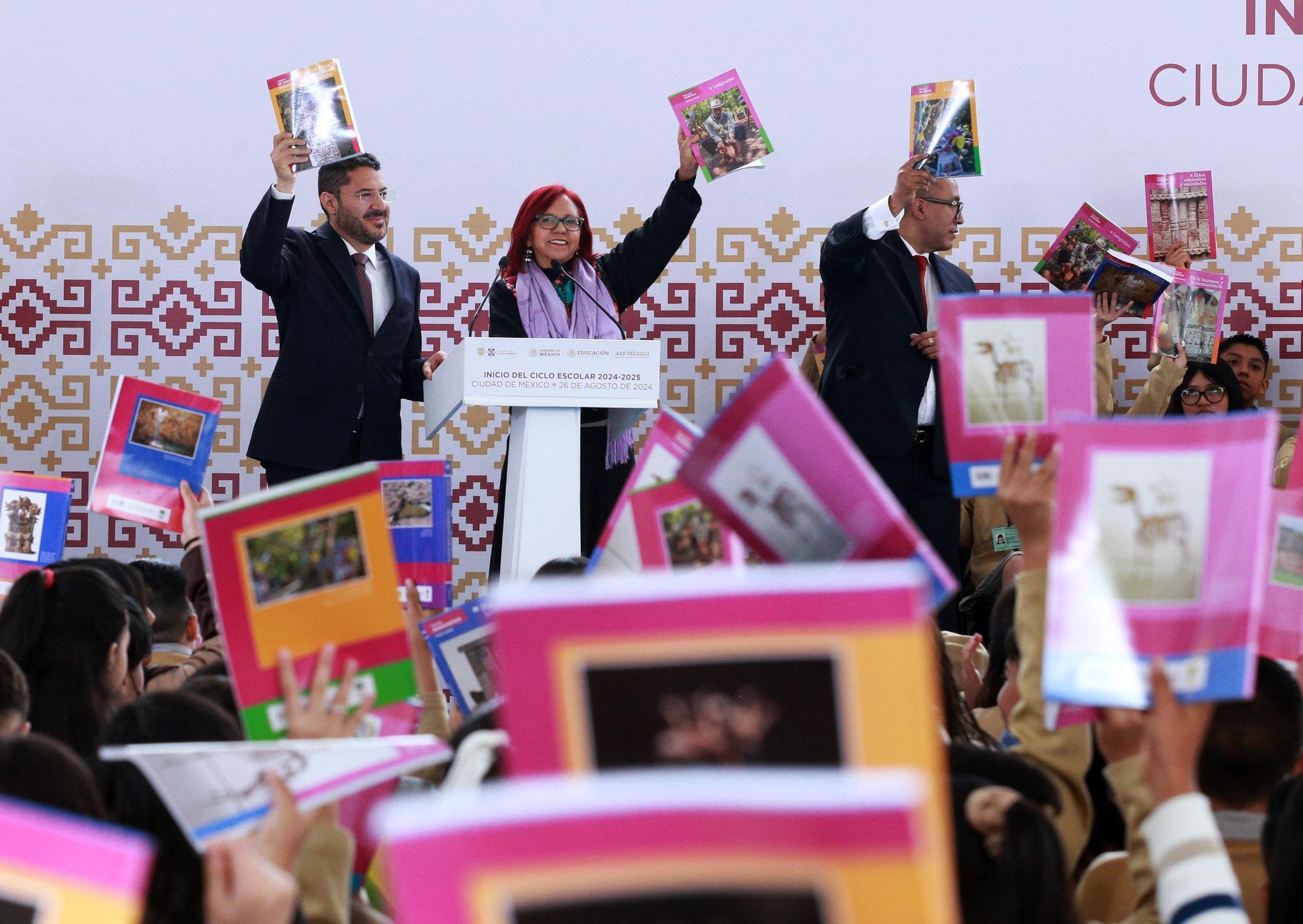 Este ciclo escolar cuenta con la participación de más de 23 millones de estudiantes, quienes serán atendidos por un millón 231 mil 733 maestras y maestros en 231 mil 534 planteles a nivel nacional. (Foto de redes sociales)